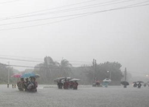 พายุฝนตกหนักรุนแรงหลายพท.ในปินส์ดับแล้ว8