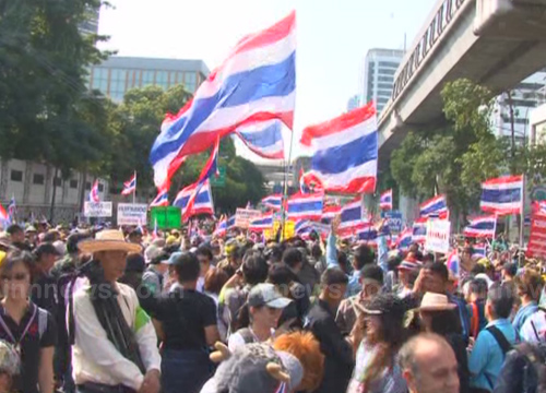 สุเทพนำเดินจากสะพานหัวช้างแล้วอุบทาง