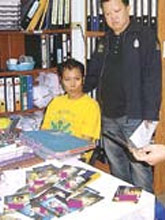 ขัง10ดช.-อมนกเขา ใน ร้านเสริมสวย