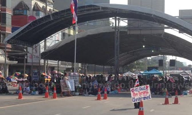 กปปส.ลาดพร้าว ยังปักหลัก การ์ด รปภ.เข้ม