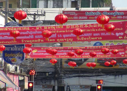 ติดโคมไฟแดงทั่วเมืองพิษณุโลกรับตรุษจีน