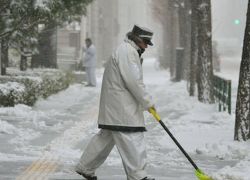 หิมะถล่มโตเกียวมวลชนขนส่งหยุดชะงักชั่วคราว