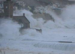 อุตุเตือนพายุฝนถล่มหนักพท.ฝั่งตะวันตกUK