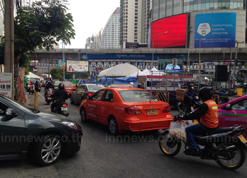 กปปส.อโศกเตรียมของทำบุญบอกรักประเทศไทย