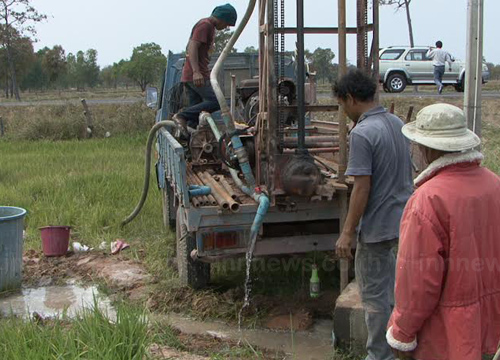 ศรีสะเกษเจอภัยแล้ง-ชาวบ้านขุดเจาะน้ำบาดาล