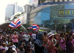 กปปส.ปทุมวันถ่ายทอดสดสุเทพเคลื่อนไหว