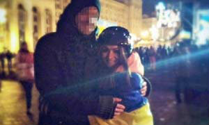 กามเทพ"แผลงศรข้ามแบริเออร์" ผู้ประท้วงสาวยูเครนกลายเป็น"แฟน"กับตำรวจปราบฝูงชน