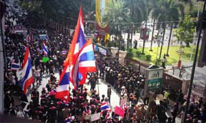 เกาะติดสถานการณ์ กปปส.บุกสตช. 26 กุมภาพันธ์ 2557