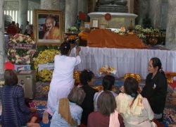 พระราชทานน้ำหลวงสรงศพหลวงปู่หงษ์