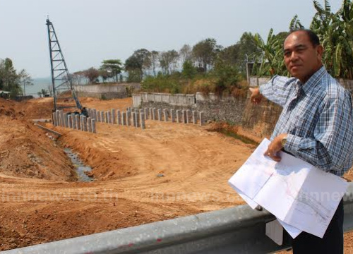 ร้องปธ.สภาเมืองศรีราชานายทุนสร้างถนนทับห้วย