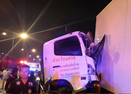 รถแก๊สพุ่งชนท้ายรถห้องเย็นดับ3ศพเจ็บ2