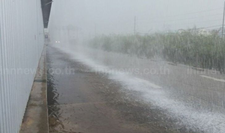 พิษณุโลกฝนตกลมแรงมีลูกเห็บตกใน2อำเภอ