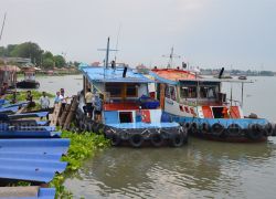 พายุพัดเรือชนบ้านริมเจ้าพระยาเสียหาย 2 หลัง