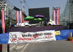 มวลชน กปปส.แจ้งวัฒนะ รอขบวนสุเทพ