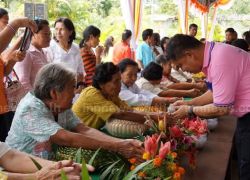 พัทลุงจัดรดน้ำขอพรผู้สูงอายุเทศกาลสงกรานต์