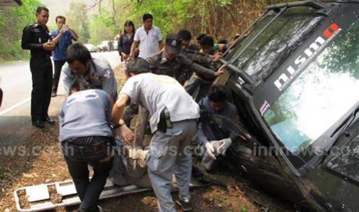 ดาบตำรวจซิ่งกระบะพลิกคว่ำดับ