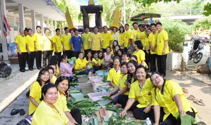 ขอนแก่นปิดถนนข้าวเหนียวสาดน้ำสงกรานต์