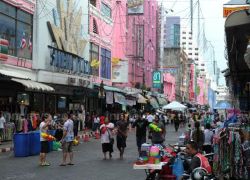 ปชช. แห่เล่นน้ำสงกรานต์หาดใหญ่ คึก