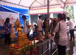 ขบวนพระพุทธรูปหลวงพ่อข้าวสารปชช.แห่สรงน้ำ