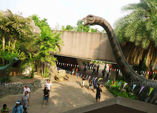 คนแห่เที่ยวพิพิธภัณฑ์ไดโนเสาร์วันสงกรานต์คึกคัก
