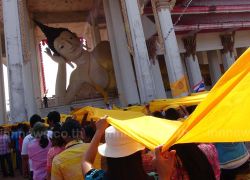 นครหาดใหญ่จัดงานทำบุญเดือนห้าห่มผ้าพระนอน