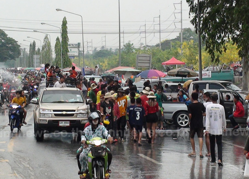 อ่างทอง ตร.เข้มสงกรานต์ถนนข้าวสุก วันสุดท้าย