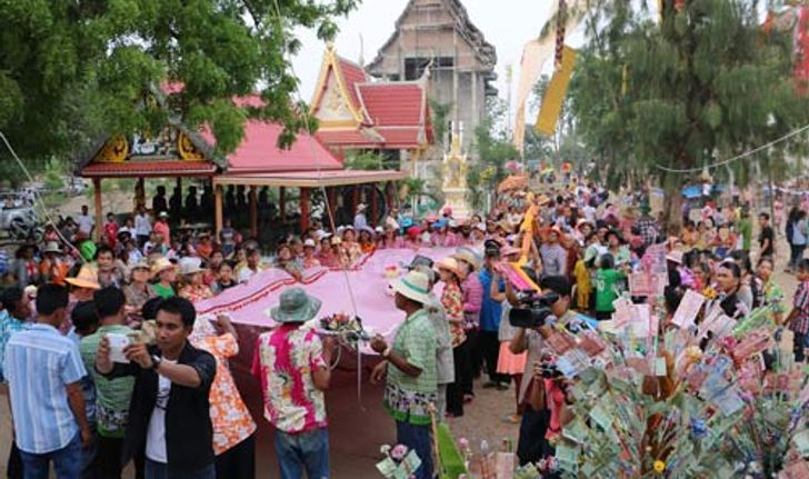 ผู้ว่าฯพิจิตรปธ.ประเพณียกธงเลิกสงกรานต์