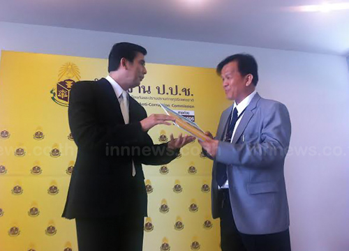 พร้อมพงศ์ บุก ป.ป.ช. จี้ คดี อภิสิทธิ์-สุเทพ