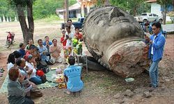 แห่ไหว้เศียรพระใหญ่ ฮือฮาน้ำหยดพระศอ