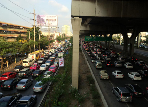 แจ้งเลี่ยงเส้นสี่แยกบางนากวป.ปากน้ำชุมนุม