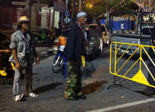 พบวัตถุต้องสงสัยหน้าวังปารุส อีโอดี รุดตรวจ