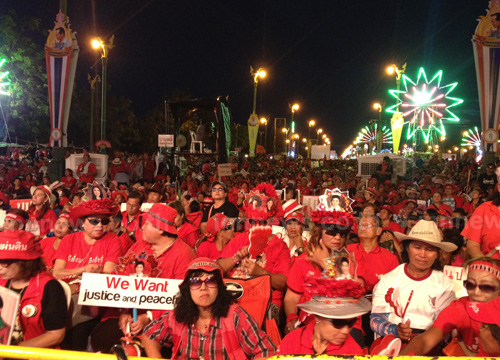 นปช.ชุมนุมคึกคักจตุพรรอปราศรัย22.00น.