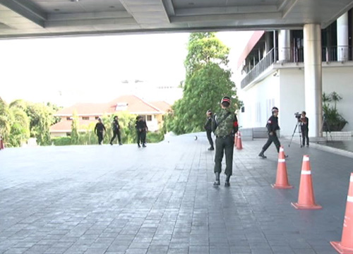 ผบ.ทบ.เรียกประชุม14.00น.แจงใช้กฎอัยการศึก