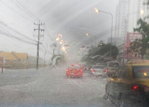 อุตุฯเผยช่วงเย็นทั่วไทยยังมีพายุฝน-กทม.30%