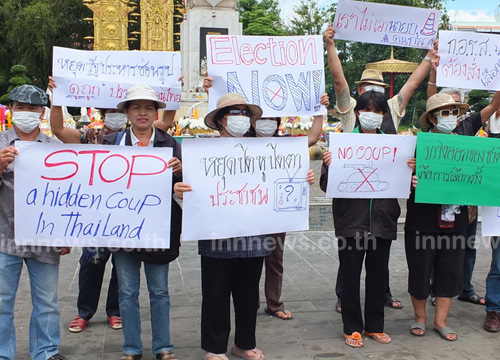 แดงเชียงรายเย้ยทหารต่อต้านกฎอัยการศึก