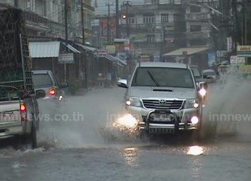 เมืองจันท์ ฝนตกหนัก น้ำท่วมขัง 20-30 ซม.