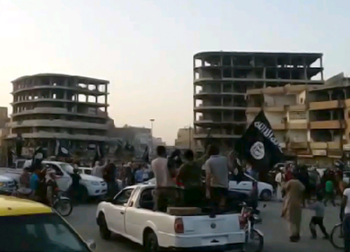 ISISพาเหรดฉลองรัฐใหม่ในอิรักปชช.ร่วมคึกคัก