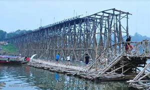 ชาวมอญสังขละ โวย ผู้ว่าฯใช้งบ 16 ล้าน ซ่อมสะพาน 1 ปี ไม่คืบ ขอดึงมาทำกันเอง