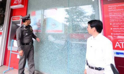 ลูกค้าฉุนกดเงินไม่ได้ ทุบกระจกแบงก์ร้าวทั้งบาน