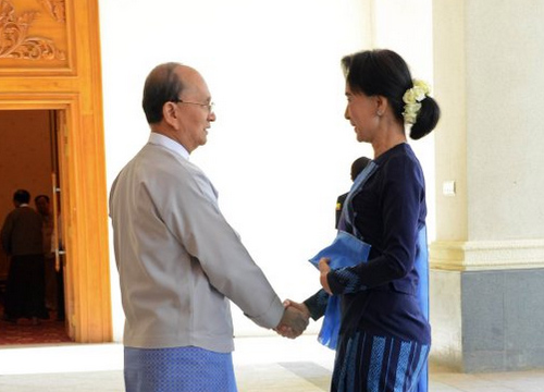 ผู้นำพม่าเจรจาฝ่ายค้านพร้อมกองทัพก่อนประชุมอาเซียน