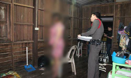 สาวหล่อช็อค! มองลอดช่องประตู พบแฟนสาวผูกคอดับ