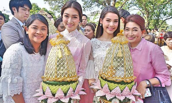 ภาพหายาก! ญาญ่า แพนเค้ก ใส่ชุดไทยประชันความสวย