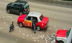รถขนเงินฮ่องกงประสบอุบัติเหตุ 140 ล้านบาทเกลื่อนถนน คนแห่เก็บ