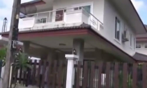 สยองรับวันครู! พบศพผอ.หญิงโรงเรียนดัง จมกองเลือดคาห้องนอน