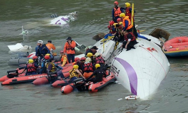 ยอดเสียชีวิตจากเครื่องบินไต้หวันตกแม่น้ำเพิ่มเป็น 31 คน