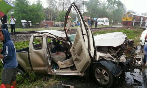 รถไฟเชียงใหม่ชนกระบะขนแรงงาน ดับคาที่ 7 ศพ