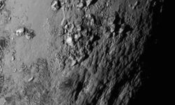 นาซ่าเปิดภาพแรกระยะใกล้พื้นผิวบนดาวพลูโต