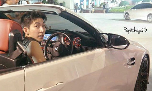 โตโน่ ภาคิน ถอยรถสปอร์ตหรู BMW สีขาวเปิดประทุน