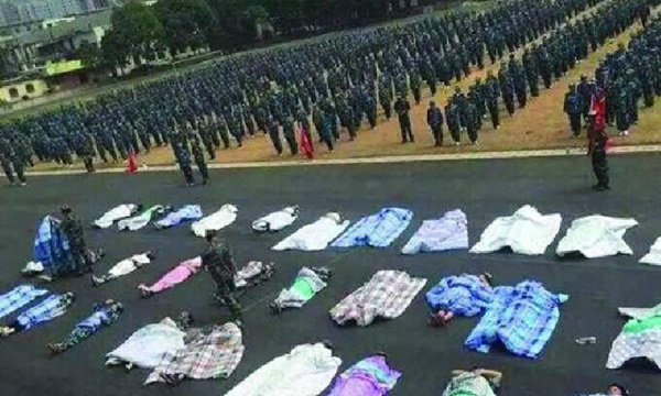 ไม่ปลื้ม! ทหารจีนลงโทษหนัก "เฟรชชี่นับสิบ" ให้นอนกลางแจ้ง ไม่ทำความสะอาดที่พัก