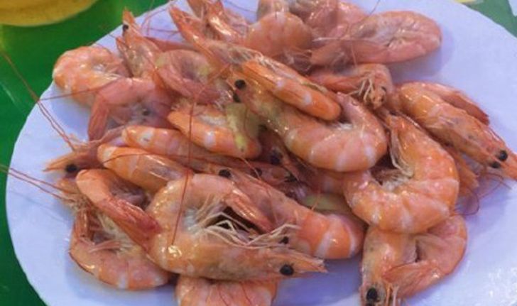 พี่จีนก็เจอ ติดป้ายเมนูกุ้ง 38 หยวน ราคาจริง 1,520